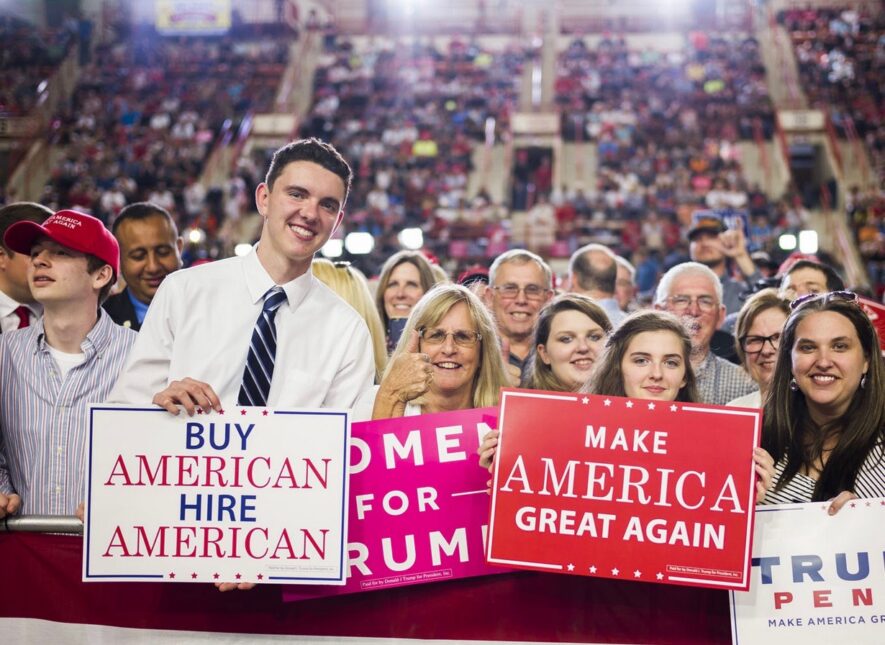 Cet instantané de la campagne de 2016 montre la base républicaine anticipant le retour de la grandiose Amérique.  — (Photo : Doug Coulter sur www.donaldjtrump.com)