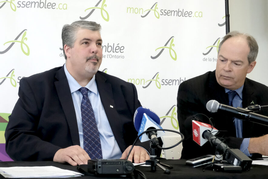 Peter Hominuk et Carol Jolin, de l’Association de la francophonie de l’Ontario, ont dévoilé les grandes lignes de la quarantaine de manifestations qui se tiendront simultanément dans 40 endroits de la province.  — Photo : Le Droit, Patrick Woodbury. 