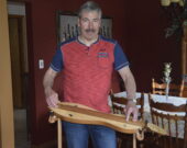 Marc Mathieu a craqué pour le dulcimer en 1994. — Photo : avec l’autorisation du journal Le Nord