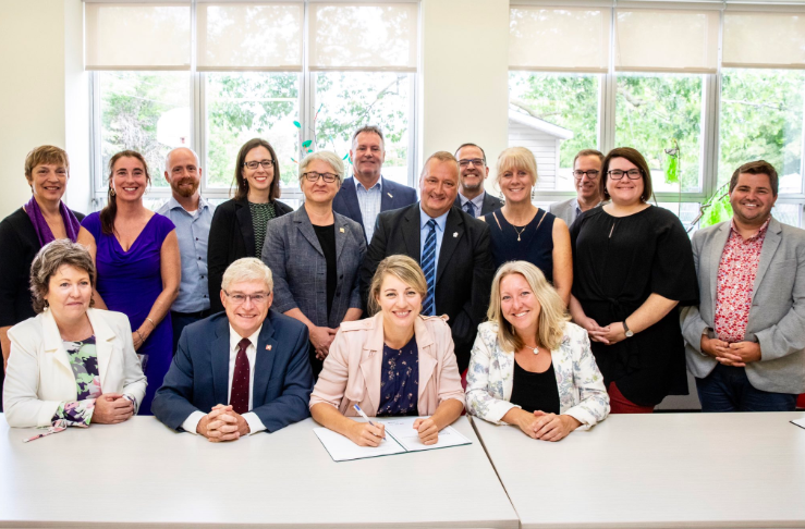 La ministre Mélanie Joly lors de l’annonce du Protocole d’entente entre Ottawa et les provinces et territoires — Photo : compte Twitter de Mélanie Joly