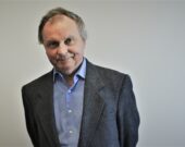 Le journaliste, chroniqueur et enseignant Réjean Paulin, à l'été 2019 — APF