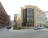 Cour fédérale du Canada, au 30, rue McGill, Montréal. Vue de l'angle des rues des Soeurs-Grises et de la Commune Ouest.  — Jean Gagnon - Wikimedia Commons