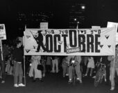 Les 20 ans de la crise d’Octobre : 300 manifestants devant chez Trudeau. Patrick Granjean, journal La Presse de Montréal, le 17 octobre 1990, page A3. — André Querry – Flickr