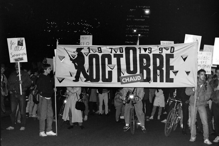 Les 20 ans de la crise d’Octobre : 300 manifestants devant chez Trudeau. Patrick Granjean, journal La Presse de Montréal, le 17 octobre 1990, page A3. — André Querry – Flickr