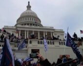 «Mais l’exemple le plus flagrant de cette implication des forces de l’ordre est survenu le 6 janvier dernier, lors de l’assaut sur le Capitole à Washington», écrit notre chroniqueur Réjean Grenier. — Tyler Merbler – Flickr