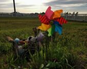 Photo prise sur le site du cimetière de l’ancienne école indienne de Regina, Regina Indian Industrial School Cemetery. — Marie-Lou Bernatchez – L’Eau vive
