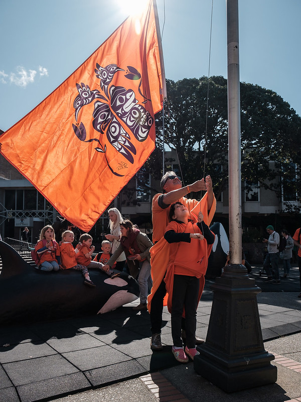 La Journée du chandail orange est célébrée chaque année en Colombie-Britannique. — Province of British Columbia – Flickr
