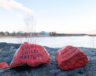 Ces pierres peintes, abandonnées sur la rive du lac Frame durant la journée nationale de la vérité et de la réconciliation, témoignent encore aujourd’hui de réalités qui ne pourront plus passer sous silence. &mdash; Thomas Ethier