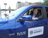 Jason Kenney a marqué les esprits en faisant campagne dans une camionnette qu’il a baptisée «camion de l’unité», en 2017. — Photo : Twitter Jason Kenney