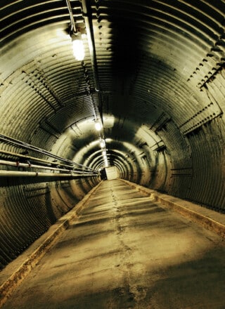 Tunnel d'entrée du Diefenbunker, le Musée canadien de la Guerre froide, à Ottawa. — Photo : Musée canadien de la Guerre froide