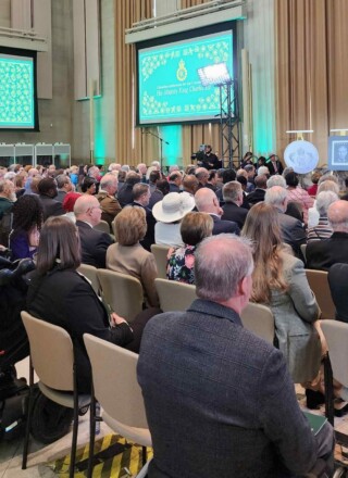 Salle comble à la cérémonie de couronnement du roi Charles III organisée à Ottawa. — Photo : Boni Kadio – Francopresse