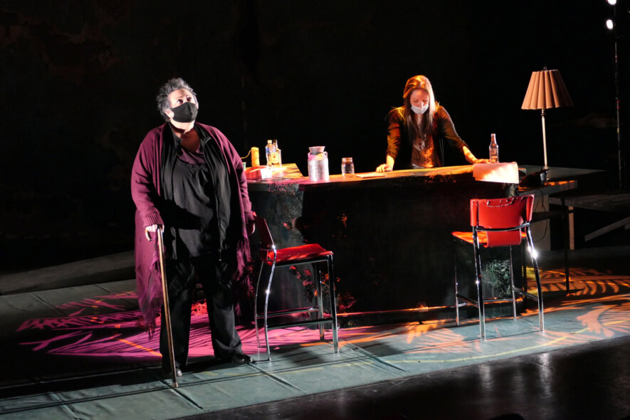 Répétition du spectacle <em>Crow Bar</em> produit par le théâtre l’Escaouette, à Moncton au Nouveau-Brunswick.  — Photo : Théâtre l’Escaouette