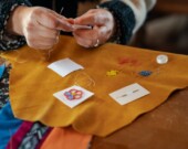 Un atelier de perlage qui fait des émules. — Photo : Métis Crossing - ITA
