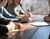 Cinquante-deux pour cent (52 %) des francophones en situation minoritaire ont des compétences en littéracie en dessous du niveau 3, considéré comme le seuil minimum pour s’épanouir dans la société. — Photo : Dylan Gillis – Unsplash