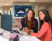 Selon Statistique Canada, il y a près de 117 000 entreprises francophones en situation minoritaire au Canada, mais les données spécifiques sur les entrepreneuses et sur la pérennité de leurs sociétés demeurent limitées ou inexistantes. 
 — Photo : LinkedIn Sales Solutions, Unsplash Entrepreneuriat_Femmes_Francophones_Soukaina_Boutiyeb_Cr._Courtoisie