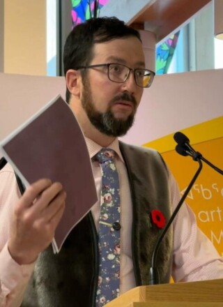 Le ministre de la Santé John Main demande que les mesures prises prennent racine dans la communauté, la culture et la compassion. — Photo : Courtoisie - Archives