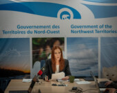 La vice-première ministre des Territoires du Nord-Ouest, Caroline Wawzonek, affirme que son gouvernement veille à participer aux discussions sur le développement et la règlementation des petits réacteurs modulaires. — Photo Cristiano Pereira