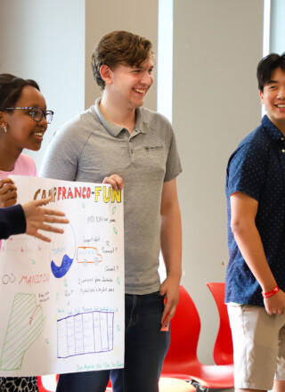 Durant des ateliers sur la gestion de projets et sur les trousses Session franconnexion, les ambassadeurs ont présenté des initiatives pour leur communauté locale.  — Photo : Courtoisie Français pour l’avenir