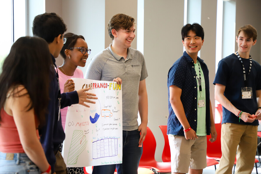 Durant des ateliers sur la gestion de projets et sur les trousses Session franconnexion, les ambassadeurs ont présenté des initiatives pour leur communauté locale.  — Photo : Courtoisie Français pour l’avenir
