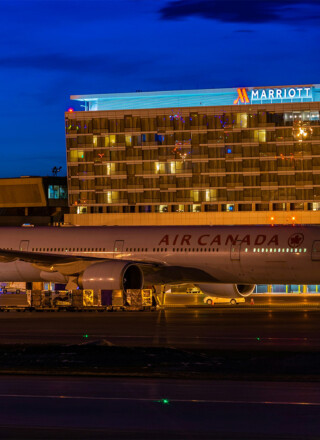 Air Canada affirme transporter 130 000  clients par jour, dont 25 000 qui reviennent de l’étranger.  — Photo : Justin Hu – Unsplash