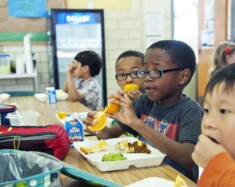 Les programmes d’alimentation scolaire sont plus ou moins développés selon les provinces et territoires. L’Île-du-Prince-Édouard et la Nouvelle-Écosse sont celles qui en font le plus, alors que l’Ontario et la Saskatchewan investissent très peu.  &mdash; Photo : CDC, Unsplash