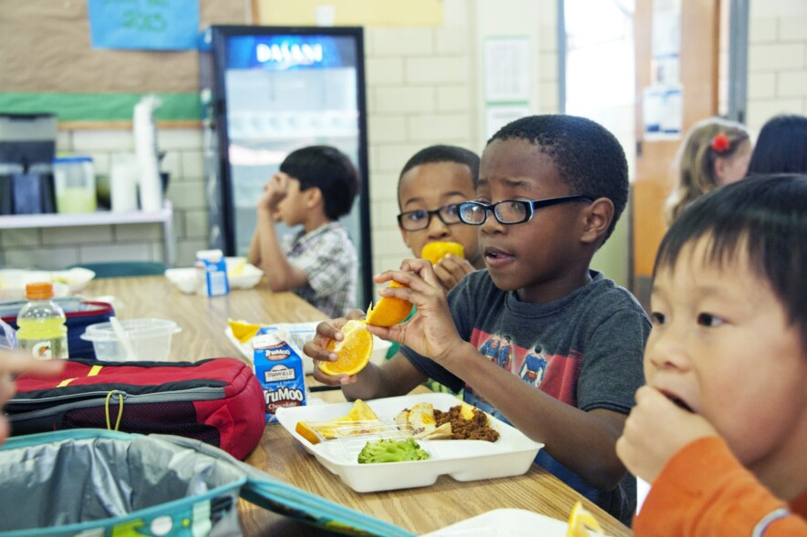 Les programmes d’alimentation scolaire sont plus ou moins développés selon les provinces et territoires. L’Île-du-Prince-Édouard et la Nouvelle-Écosse sont celles qui en font le plus, alors que l’Ontario et la Saskatchewan investissent très peu.  — Photo : CDC, Unsplash