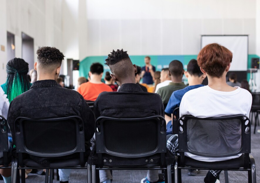 Le Programme pilote pour les étudiants dans les communautés francophones en situation minoritaire est reconduit pour une deuxième année, avec un plafond de 2970 personnes pour 2025-2026. C’est près de 600 personnes de plus que l’an dernier.  — Photo : Sam Balye – Unsplash CC0 Domaine public 