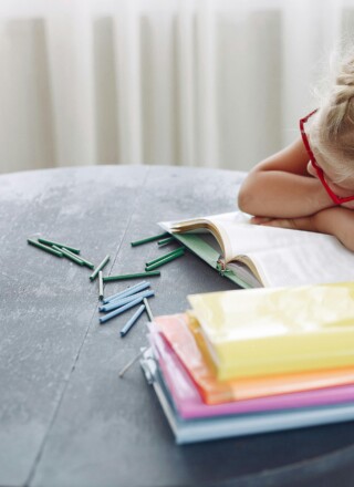 L’éducation est une compétence provinciale et territoriale, donc l’accès à l’enseignement et le cout que celui-ci accompagne varient partout au Canada.  — Photo : Pexels – Gustavo Fring