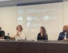 De gauche à droite : Nicolas Ouellet, animateur radio à ICI Musique, Anne Robineau, Krista Simoneau et Yao, lors d’une rencontre organisée par l’Adisq, à l’Université de Québec à Montréal (UQÀM).  — Photo : Camille Langlade – Francopresse