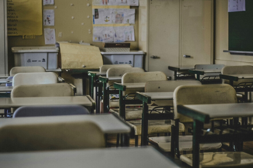 Des partenaires du Conseil scolaire francophone de la Colombie-Britannique aimeraient voir plus de consultations à propos de la cause judiciaire menée par celui-ci.  — Photo : Feliphe Schiarolli – Unsplash
