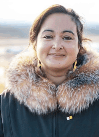 Adam Arreak Lightstone ( à gauche) est député sortant dans la circonscription d’Iqaluit-Manirajak. Il est opposé à Gwen Healey Akearok (à droite).
— Crédit : Élections Nunavut