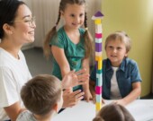 La Semaine nationale de reconnaissance des éducatrices et éducateurs de la petite enfance dans les communautés francophones en situation minoritaire se tiendra du 20 au 24 octobre 2025, en ligne.  — Photo : Freepik