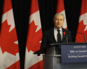 Questionné sur le fait d’aller en élection si les autres partis politiques fédéraux ne votent pas en faveur du budget, le ministre des Finances, François-Philippe Champagne, a affirmé que «tous les partis politiques vont se retrouver dans ce budget-là». —  Julien Cayouette – Francopresse