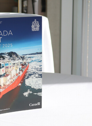 La francophonie canadienne a des réactions mitigées au lendemain du budget dévoilé par le gouvernement Carney, le 4 novembre.  — Julien Cayouette – Francopresse