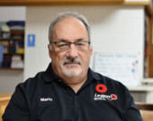 Mario Couture partage un peu de son vécu et ses valeurs pour ce qui est de se souvenir.  — Photo : Éric Bergeron