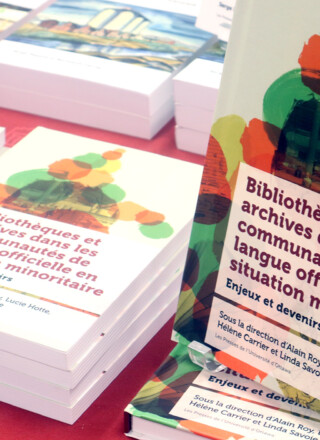 L’idée du livre Bibliothèques et archives dans les communautés de langue officielle en situation minoritaire : enjeux et devenirs est née lors d’un colloque organisé en 2020, en pleine pandémie.  &mdash; Photo : Lê Hai Huong Vu – Francopresse