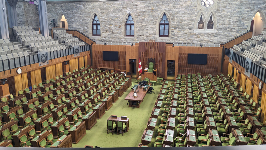 Selon les données de la Bibliothèque du Parlement, 80 députés et députées ont quitté leur parti au cours de 25 dernières années, soit pour en adopter un autre, soit pour siéger à titre indépendant.  — Photo : Julien Cayouette – Francopresse
