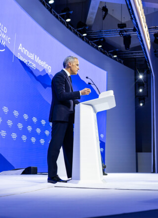 Mark Carney était devant un public qu’il connait bien au Forum économique de Davos.  &mdash; Photo : ©2026 World Economic Forum-Ciaran McCrickard – CC BY-NC-SA 4.0