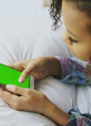 La protection des enfants en ligne était au cœur des échanges lors d’un comité parlementaire à Ottawa, où des témoins ont appelé à légiférer rapidement.  &mdash; Photo : Vitaly Gariev – Unsplash