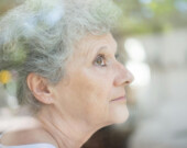 Une personne bilingue pourra perdre progressivement sa langue seconde à cause de l'Alzheimer. &mdash; Photo : Kampus Production - Pexels