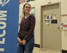 La présidente de la FÉCUM, Emma Raphaelle, a envoyé une lettre à la première ministre Susan Holt pour lui expliquer que cette décision ferait «inévitablement» augmenter les frais pour les étudiants. &mdash; Photo : Acadie Nouvelle – Archives