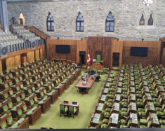 Selon les données de la Bibliothèque du Parlement, 80 députés et députées ont quitté leur parti au cours de 25 dernières années, soit pour en adopter un autre, soit pour siéger à titre indépendant.  &mdash; Photo : Julien Cayouette – Francopresse