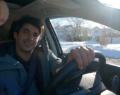 Mehdi Cayenne anime une émission conçue par TFO pour les RVF.  &mdash; Photo : capture d’écran