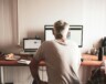 Parmi les recommandations mises de l’avant pour améliorer l’accessibilité et l’inclusion dans la formation à distance, le livre d’or revient sur la possibilité de se rendre dans un lieu physique, pour étudier et sociabiliser.  &mdash; Photo : Caroline Attwood – Unsplash