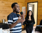 Les deux jeunes qui ont travaillé sur le projet média, Yan Loumou et Tiafanny Razafindrakoto.  &mdash; Photo : Courtoisie de JAFLIPE