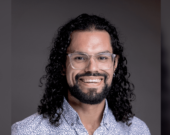Kevin Prada est doctorant à l’Université McGill en psychologie clinique. Franco-Manitobain, il siège sur le conseil d’administration du Collectif LGBTQ*. &mdash; Photo : Courtoisie