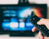 Le CRTC a pris des décisions dans le cadre de la modernisation de la Loi sur la radiodiffusion modernisée afin d’augmenter les investissements en production canadienne.  &mdash; Photo : Glenn Carstens Peters – Unsplash