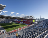 Comme l’a indiqué le premier ministre sur sa page Facebook à la suite de la visite inaugurale, cette installation servira de centre d’entraînement officiel pour la Coupe du Monde de la FIFA 2026, avant de devenir un carrefour communautaire permanent destiné à soutenir la prochaine génération d’athlètes ontariens. &mdash; Photo : FordNation/Facebook