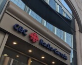 Les sénateurs souhaitent que CBC/Radio-Canada renforce sa présence régionale et respecte davantage ses obligations envers les communautés francophones en situation minoritaire.  &mdash; Julien Cayouette – Francopresse