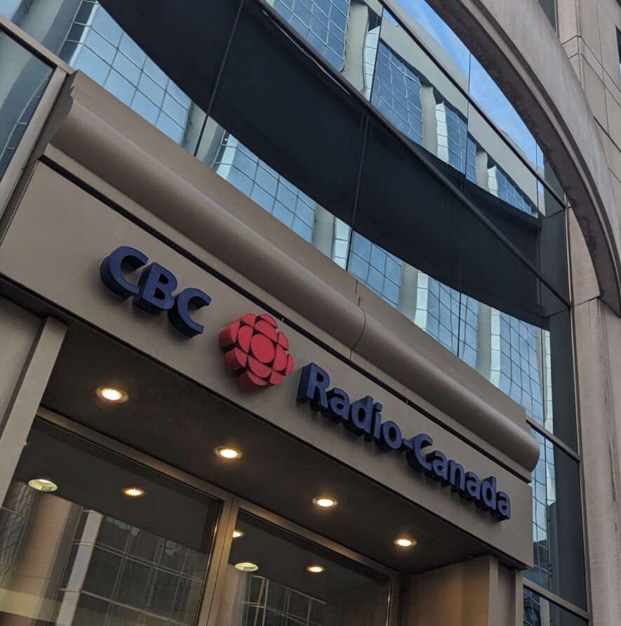 Les sénateurs souhaitent que CBC/Radio-Canada renforce sa présence régionale et respecte davantage ses obligations envers les communautés francophones en situation minoritaire.  &mdash; Julien Cayouette – Francopresse